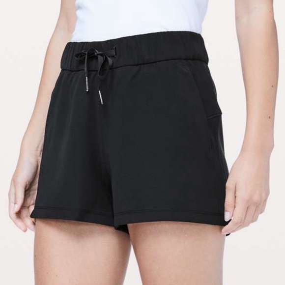 Lululemon On the Fly short - Picture 1 of 2